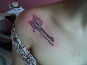 "Siga seu coração", tatuagem feita por Darcio de Souza. (Foto:reprodução)