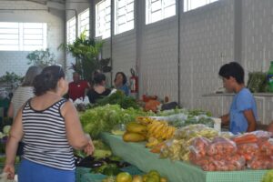 Feira da Economia Solidária reúne adeptos da alimentação saudável