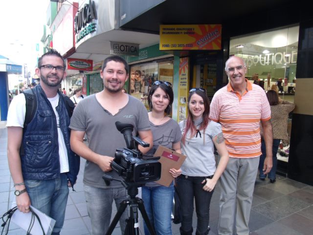 Equipe da Pastel Store em entrevista no Calçadão. Foto|: arquivo Pastel Store