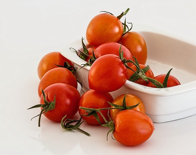 Tomates estão na lista dos alimentos que mais sofrem com aplicação de agrotóxicos. Foto: Pixabay