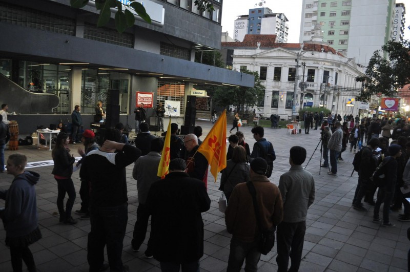 Protesto na tarde de ontem, na praça Saldanha Marinho. (foto: Cpers Sindicato)