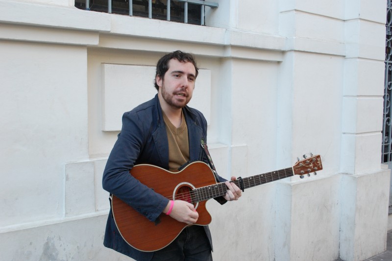 Tainan na voz e violão - créditos Gabriel Oliveira Núcleo de fotografia