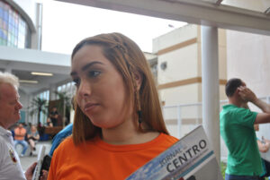 Iasmin Quevedo, 20 anos, prestou vestibular para Biomedicina. (Foto: Bibiana Iop/ Laboratório de Fotografia e Memória)